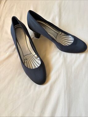 Easy Spirit Black Mid-Heel Court Shoes